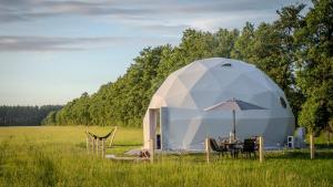 Fotografie z fotogalerie ubytování Glamping HEN W TRAWIE v destinaci Karwieńskie Błoto Drugie
