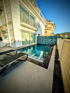The swimming pool at or close to Villa Atlas