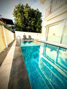 The swimming pool at or close to Villa Atlas