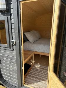 Palanda nebo palandy na pokoji v ubytování Stone MT Garden Pod