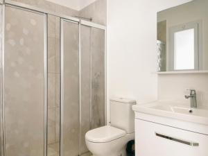 Ένα μπάνιο στο Thalassa Beach Resort & Spa Apartment with Big Balcony