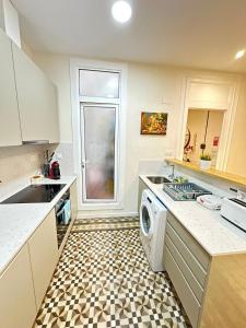 Kuchyň nebo kuchyňský kout v ubytování Rooms on Balmes + 26 fotografií
