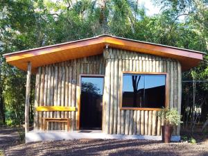 a small log cabin with a large window at Hotel e Pousada Cabanas Arbor in Ametista do Sul