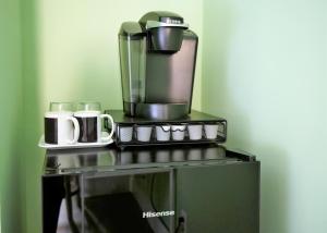 Set per la preparazione di tè e caffè presso PRIVATE La Jolla Guest Suite