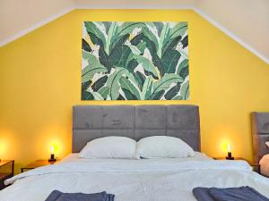 Ένα ή περισσότερα κρεβάτια σε δωμάτιο στο HOMEBASE - Design Lofts am Schloss +43 φωτογραφίες