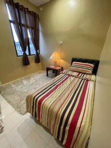 Ένα ή περισσότερα κρεβάτια σε δωμάτιο στο Homestay Villa Damai