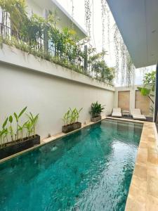 Piscina de la sau aproape de Sapphire Canggu 3 Bedroom Villa with private pool