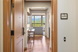 Area soggiorno di Suncadia Penthouse with Mountain and River Views!