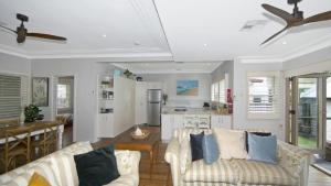 Χώρος καθιστικού στο Diamond Retreat - Pearl Beach