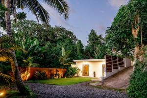 Zahrada ubytování Maison Moderne et Cosy proche de Papeete
