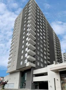 a large gray building with a lot of windows at Montenegro Departamentos in Temuco