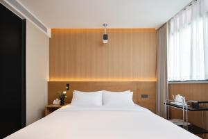 Shanghai Captain 5 Youth Hotel - Xinzhuang Metro Station 객실 침대