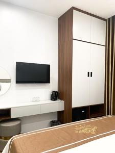 TV a/nebo společenská místnost v ubytování KING HOTEL
