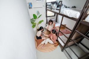 Un pat sau paturi într-o cameră la The Grid Co-Living Managed by HII