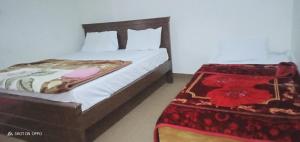Voodi või voodid majutusasutuse Skardu eat and stay toas