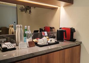 Příslušenství pro přípravu čaje a kávy v ubytování Sunway Hotel Big Box
