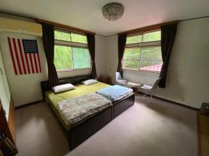 Postel nebo postele na pokoji v ubytování Guesthouse Oomiya base 大宮基地別荘
