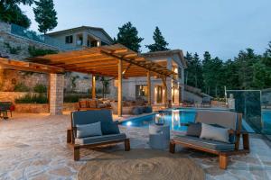 Bazén v ubytování Prenari Villas by PaxosRetreats nebo v jeho okolí