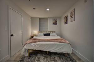 Ένα ή περισσότερα κρεβάτια σε δωμάτιο στο Modern, Gorgeous & Luxury Gem - 5 Stars Location