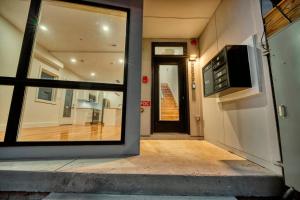 Μια τηλεόραση ή/και κέντρο ψυχαγωγίας στο Modern, Gorgeous & Luxury Gem - 5 Stars Location