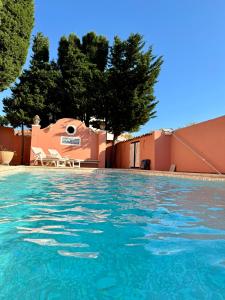 Bazén v ubytování Chambre d'hôtes A l'ancre marine de la Villa Rose nebo v jeho okolí