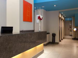 TV a/nebo společenská místnost v ubytování Hotel Sagrada Familia