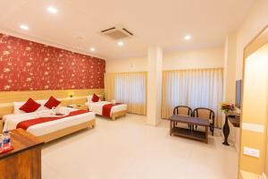 Postel nebo postele na pokoji v ubytování Hotel DSF Grand Plaza