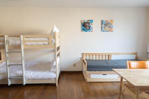 Katil atau katil-katil dalam bilik di Furano Zone Ski Condo 202喫煙可103禁煙