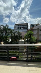 Ban công/sân hiên tại Apartments Kata Beach view garden