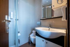 A bathroom at Mangana Konak Hotel