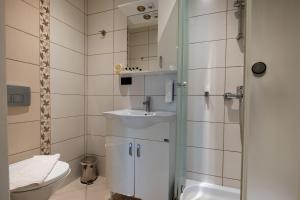 A bathroom at Mangana Konak Hotel