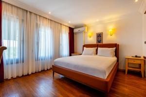 A bed or beds in a room at Mangana Konak Hotel