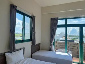 سرير أو أسرّة في غرفة في Azumaya guest house