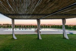 Bazén v ubytování Agriturismo Masseria Quaremme nebo v jeho okolí
