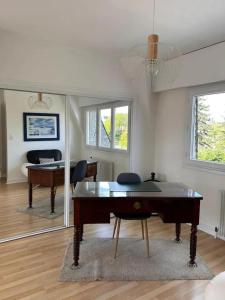 a living room with a table and a piano at LAROCHE Grand duplex dans le centre historique avec garage in Vannes +25 photos