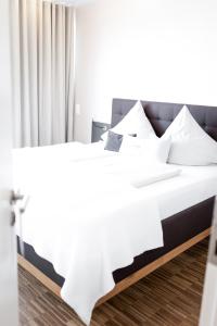 Letto o letti in una camera di Hotel Hagnauer Seeperle