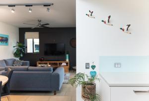 Posezení v ubytování Barefoot Beach Apartment Darwin Waterfront