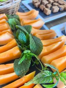a bunch of carrots with green leaves on a table at H&ocirc;tel Les Vieilles Tours Rocamadour in Rocamadour