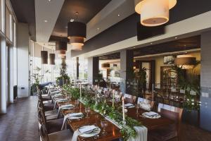 Khu vực ghế ngồi tại The Kingsley Hotel