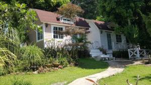 Zahrada ubytování Suriyan Villa Erawan Kanchanaburi สุริยัน วิลล่า เอราวัณ กาญจนบุรี
