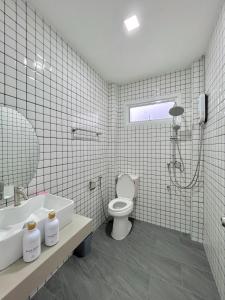 Bilik mandi di เวมบ์โฮม Vem Home +11 gambar