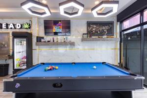 a pool table in a room with a bill at Talay Pool Villa Jomtien in Jomtien Beach +41 photos