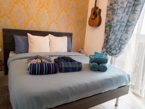 Ένα ή περισσότερα κρεβάτια σε δωμάτιο στο KIMRAY Boutique Apartment - Indulge in Comfort, Embrace Tranquility