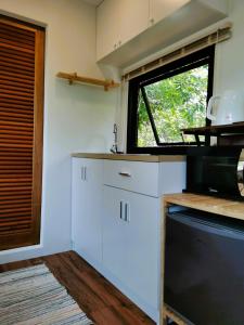 A cozinha ou kitchenette de How Hide Homestay