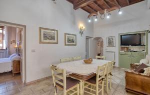 TV a/nebo společenská místnost v ubytování Palazzo Falzacappa