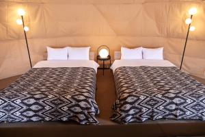 Ένα ή περισσότερα κρεβάτια σε δωμάτιο στο Resoreat高島 Glamping +30 φωτογραφίες