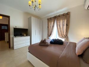 Ένα ή περισσότερα κρεβάτια σε δωμάτιο στο KIMRAY Boutique Apartment - Indulge in Comfort, Embrace Tranquility
