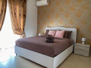 Ένα ή περισσότερα κρεβάτια σε δωμάτιο στο KIMRAY Boutique Apartment - Indulge in Comfort, Embrace Tranquility