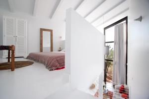 A bed or beds in a room at Akassa Alojamientos Bioclimaticos en las Hurdes
