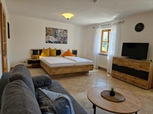 Rúm í herbergi á Ferienwohnung Lodermeier